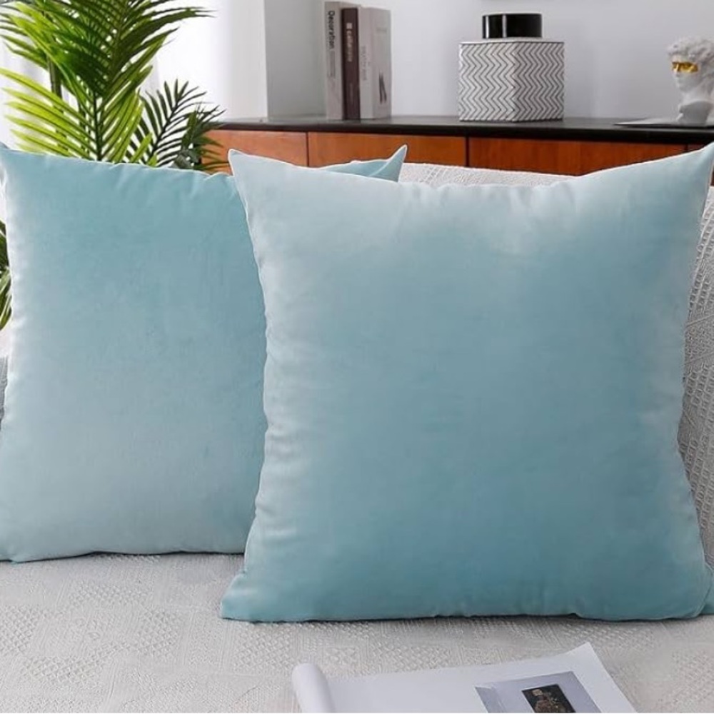 NIP Set of 2 Pillow cover Soft Velour 18” x 18”  Zipper open/close 2/piece Blue